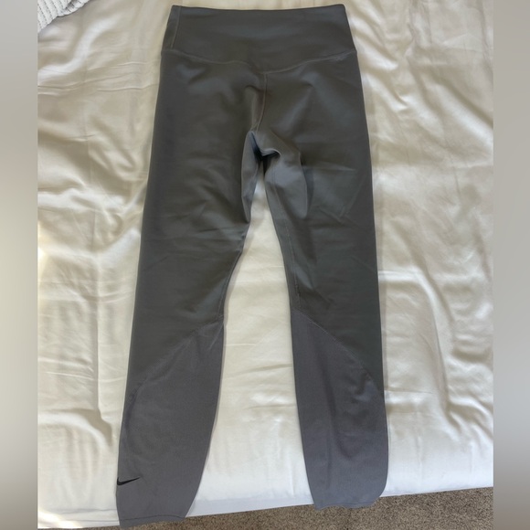 Bundle of 2 Nike leggings with mesh, size small - Picture 4 of 12